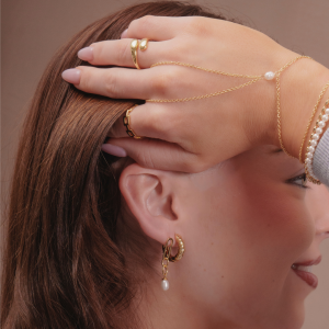 She’s A Pearl Hand Chain